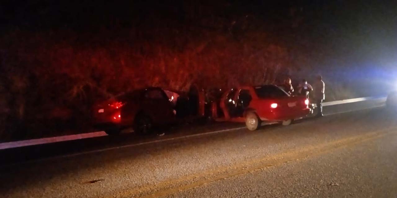 Autos colisionan violentamente
