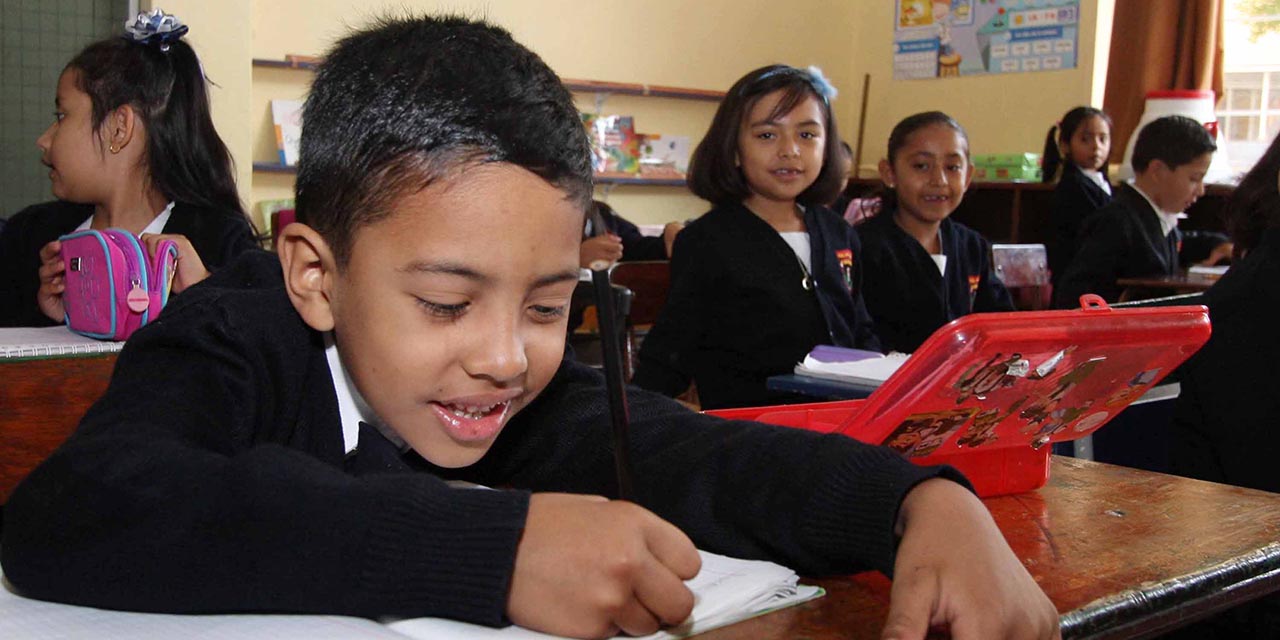 Repunta cifra de docentes, baja la matrícula escolar | El Imparcial de Oaxaca
