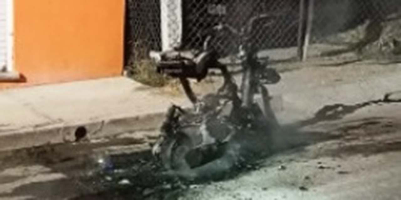 Moto se incendia y queda carbonizada | El Imparcial de Oaxaca