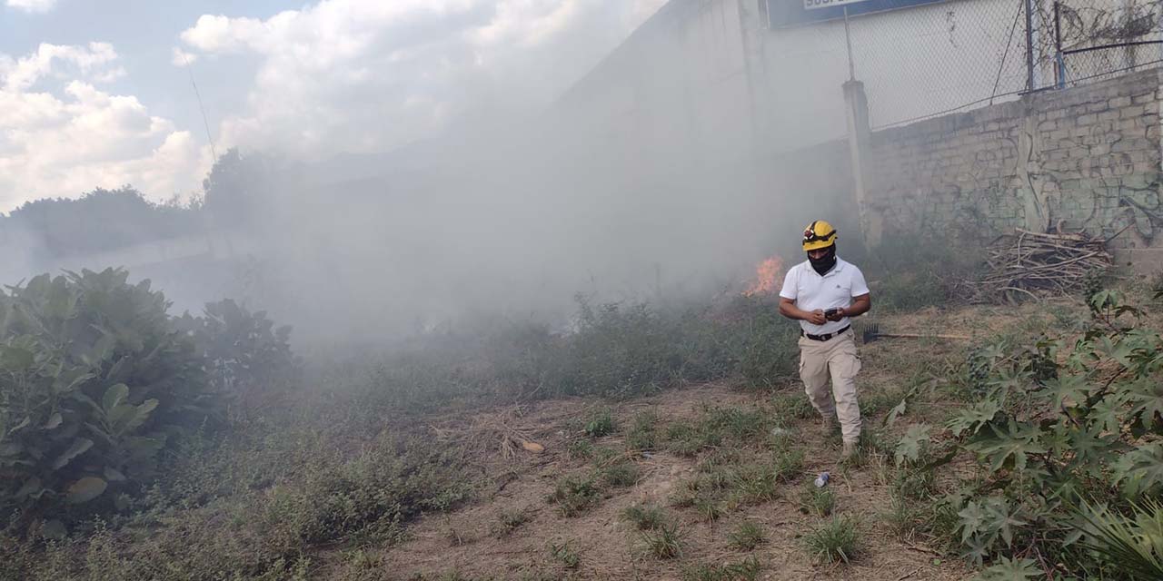 Quema de basura se sale de control; se incendia terreno | El Imparcial de Oaxaca