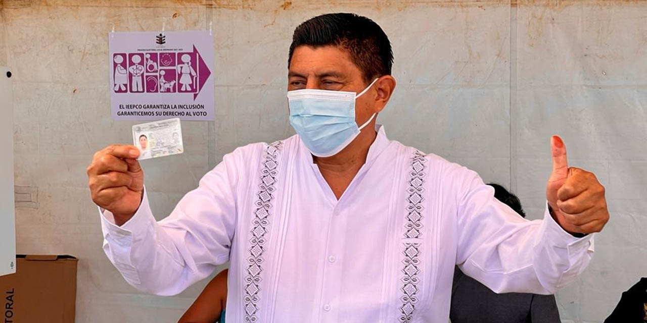 Ejerce su voto Salomón Jara; llama a sufragar | El Imparcial de Oaxaca