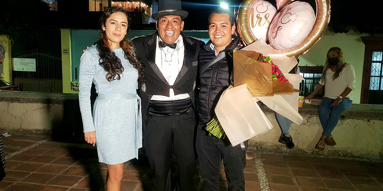 Le pide matrimonio con un show de magia en Jalatlaco | El Imparcial de Oaxaca