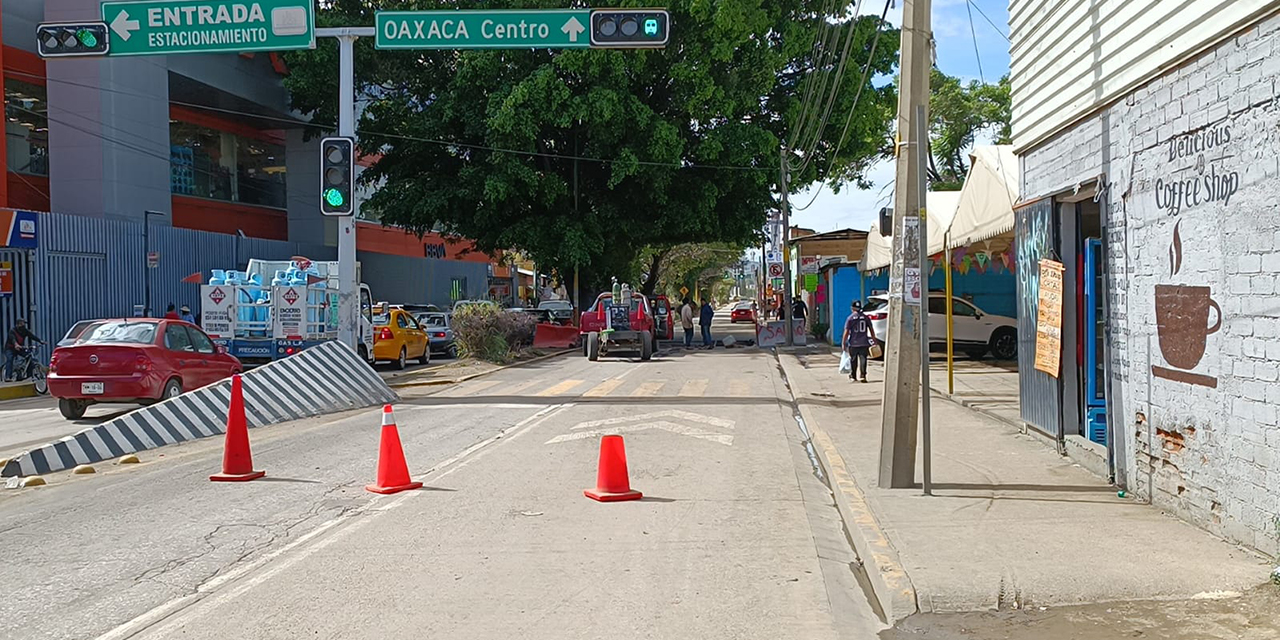 ¡CAOS VIAL! Reparación de alcantarillado colapsa calzada Madero | El Imparcial de Oaxaca