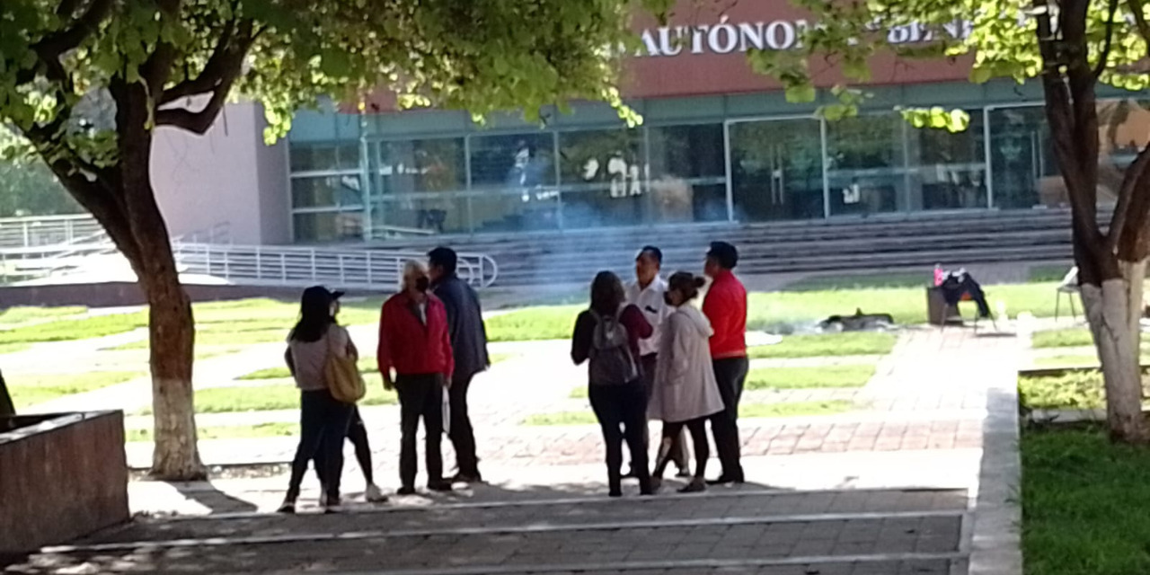 Entre jaloneos y cancelación de examen, la toma de C.U