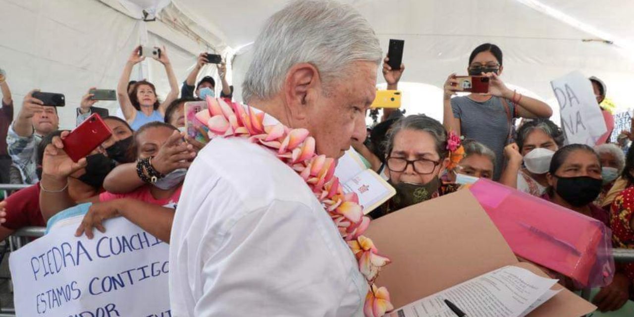 Ex trabajadores del ADESAC exigen atención de AMLO