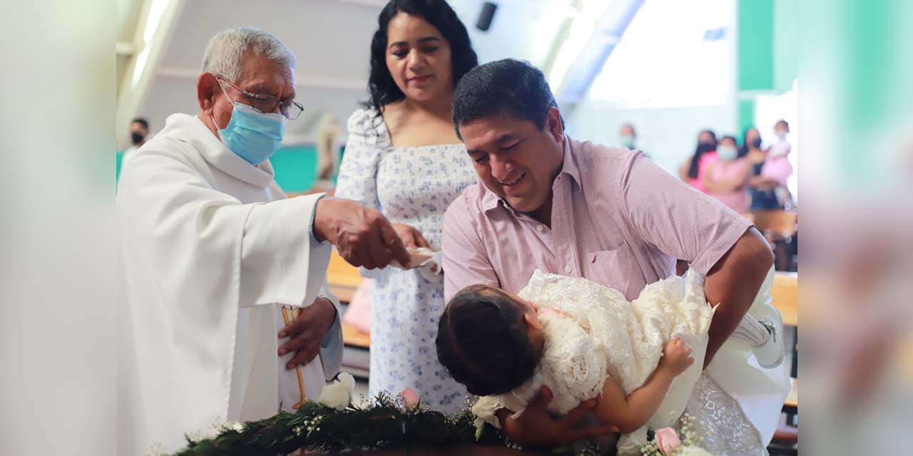Elisa Vera Villalba recibió el sacramento del bautismo | El Imparcial de Oaxaca