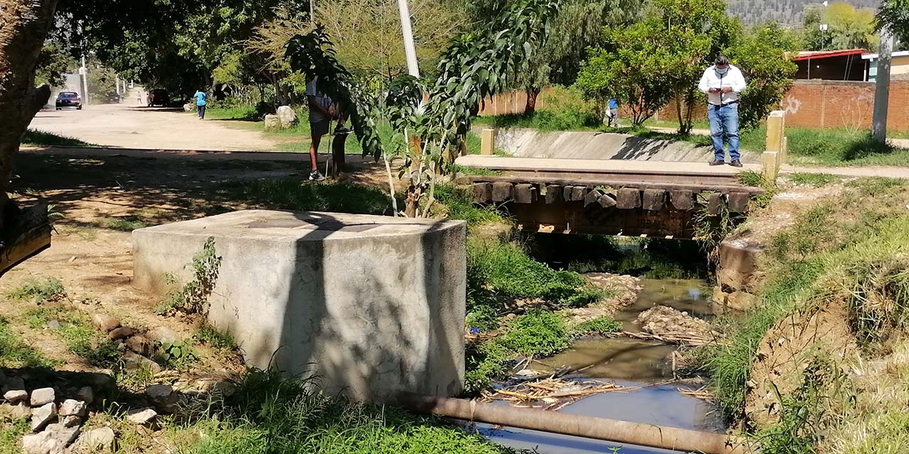 Exigen vecinos a SAPAO desazolvar arroyo | El Imparcial de Oaxaca