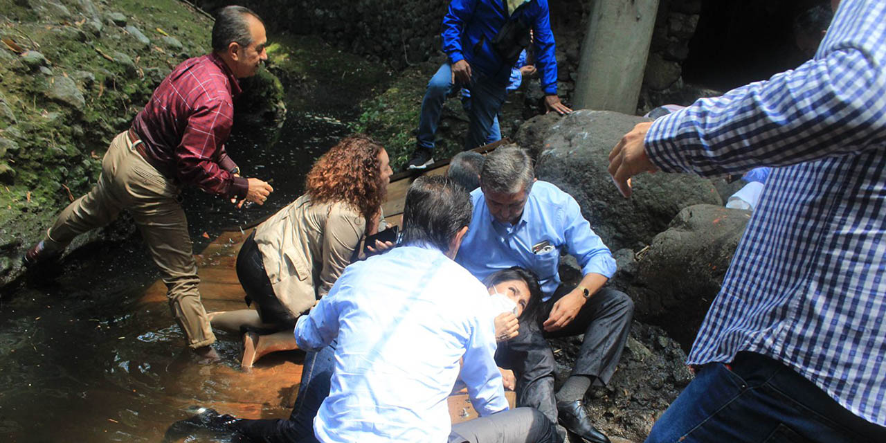 ¡TERRIBLE! Colapsa puente colgante en Cuernavaca, costó más de tres millones | El Imparcial de Oaxaca