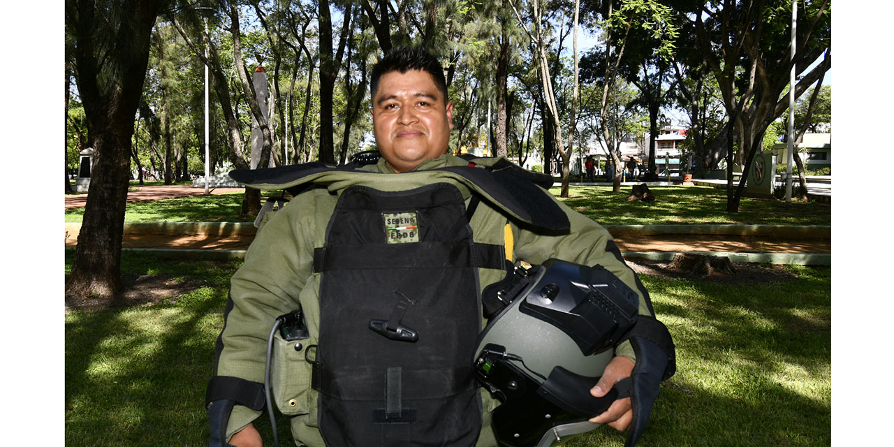 La profesión de papá: desactivar explosivos | El Imparcial de Oaxaca