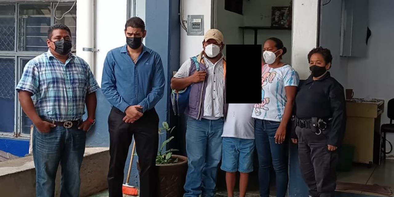 Policía Municipal entrega a menor a sus padres | El Imparcial de Oaxaca