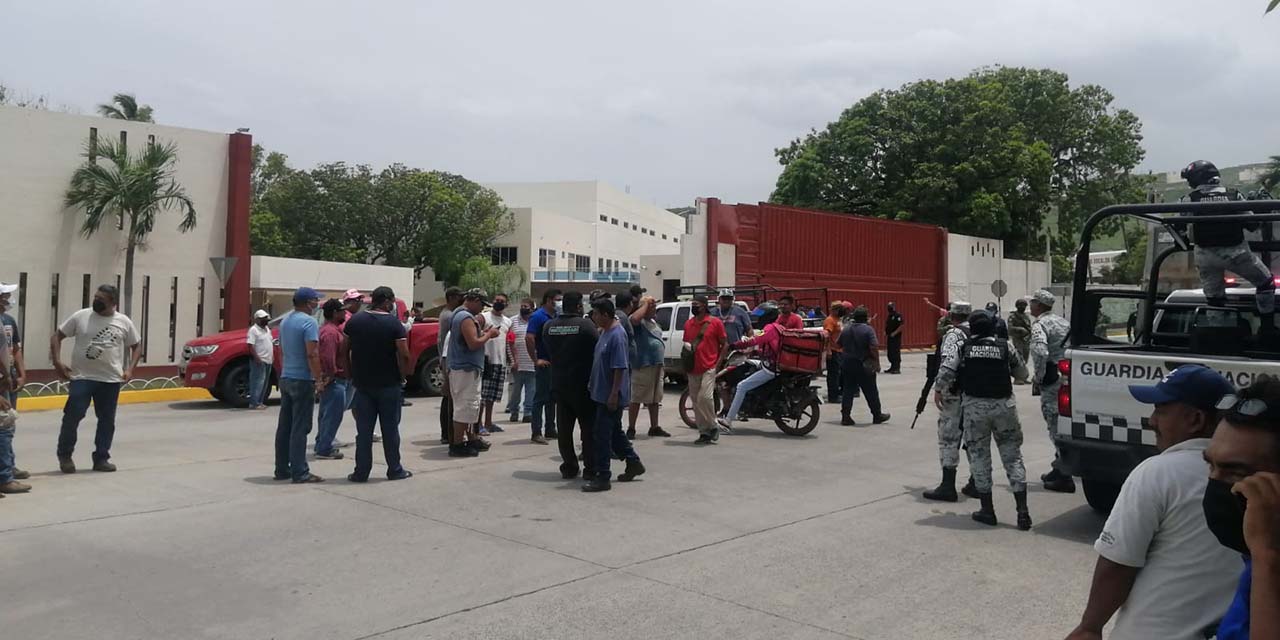 Rescatan a dirigente de transportistas luego se de ser detenido | El Imparcial de Oaxaca