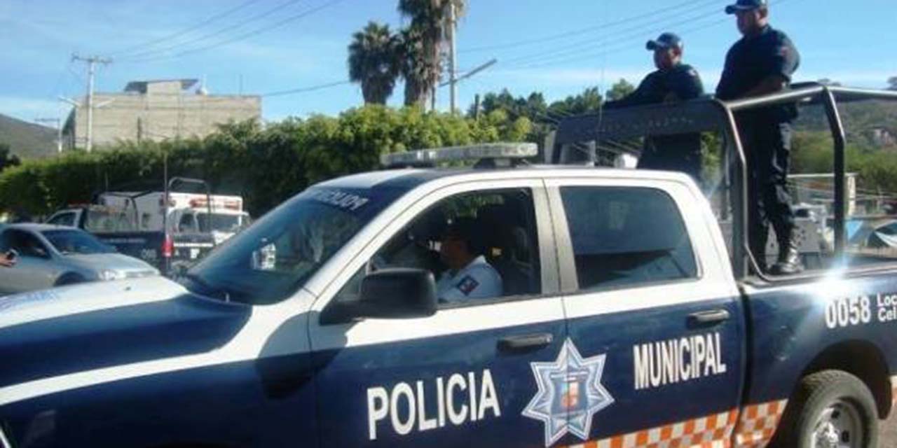 Delincuentes en una moto intentan robar tienda de materiales | El Imparcial de Oaxaca