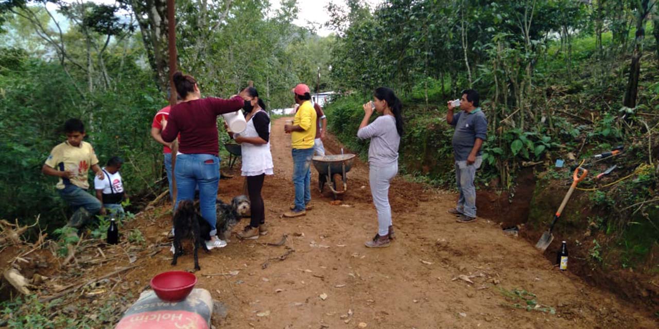 Rehabilitan vecinos brecha en Huautla | El Imparcial de Oaxaca