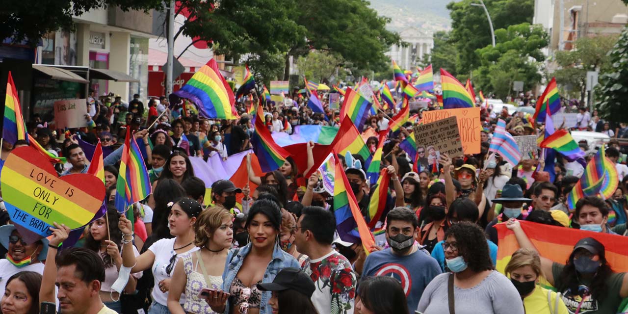 Realizan la segunda marcha caravana por el Orgullo LGBT | El Imparcial de Oaxaca