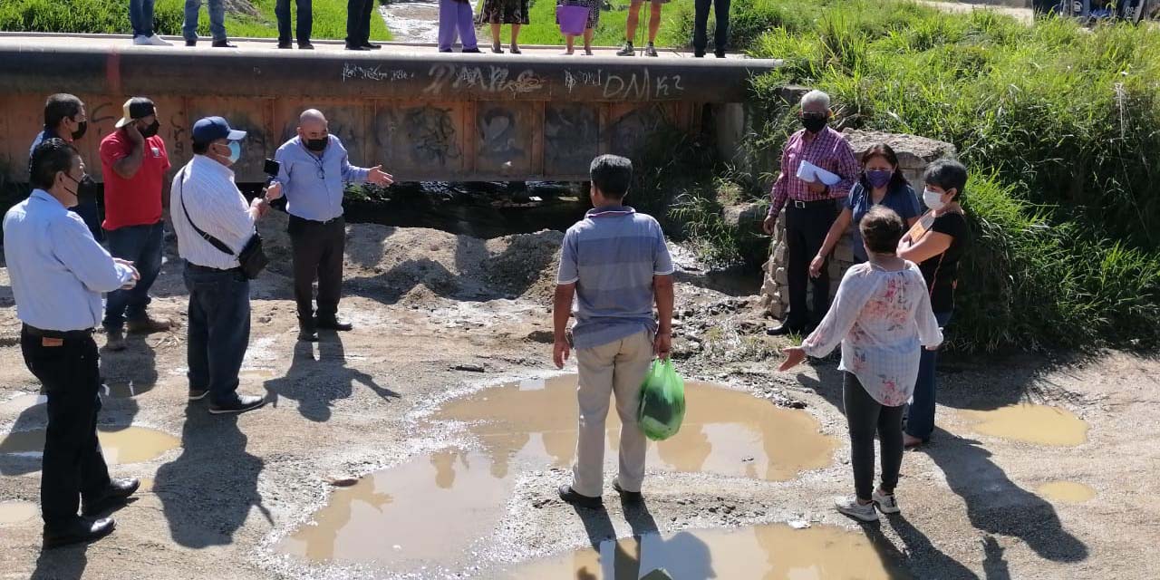 Dan tregua a SAPAO vecinos afectados por drenaje azolvado | El Imparcial de Oaxaca