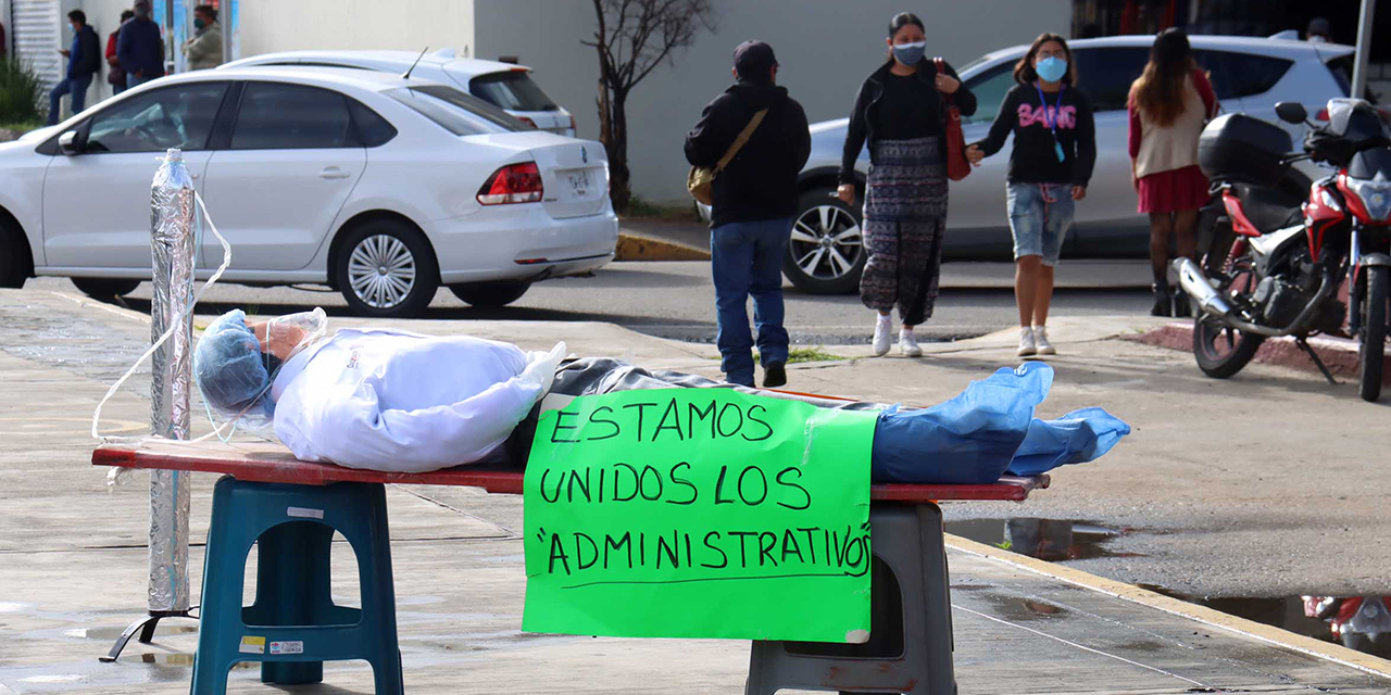 Protestan trabajadores del Sindicato de Salud | El Imparcial de Oaxaca