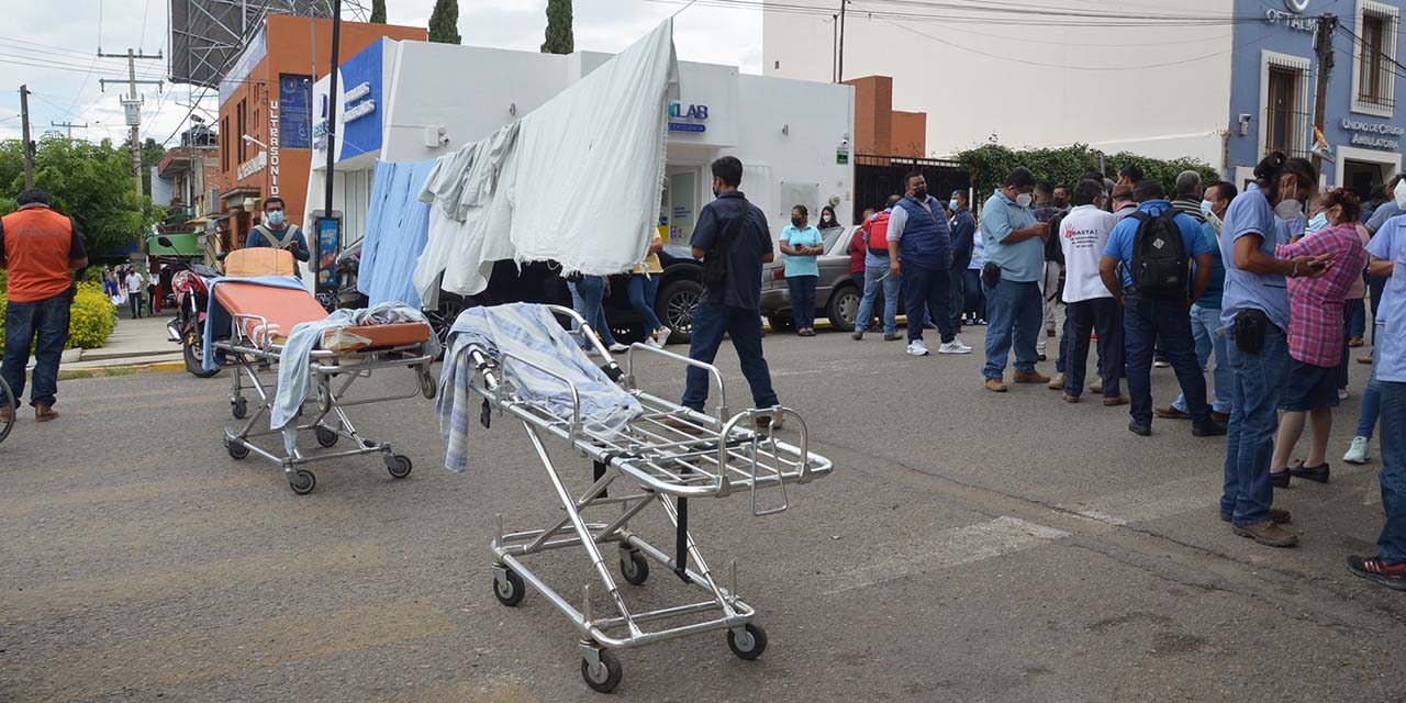 Escala protesta en el Hospital Civil; bloqueo y paro parcial de labores | El Imparcial de Oaxaca