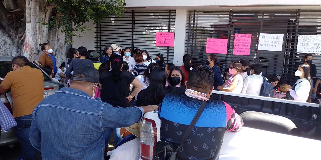 Insisten maestros por claves que no concursaron | El Imparcial de Oaxaca