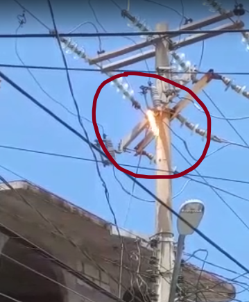 Fallas en los cables de alta tensión de un poste para energía eléctrica | El Imparcial de Oaxaca