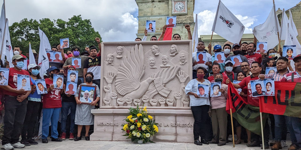 Colocan memorial en el zócalo por victimas de Nochixtlán | El Imparcial de Oaxaca