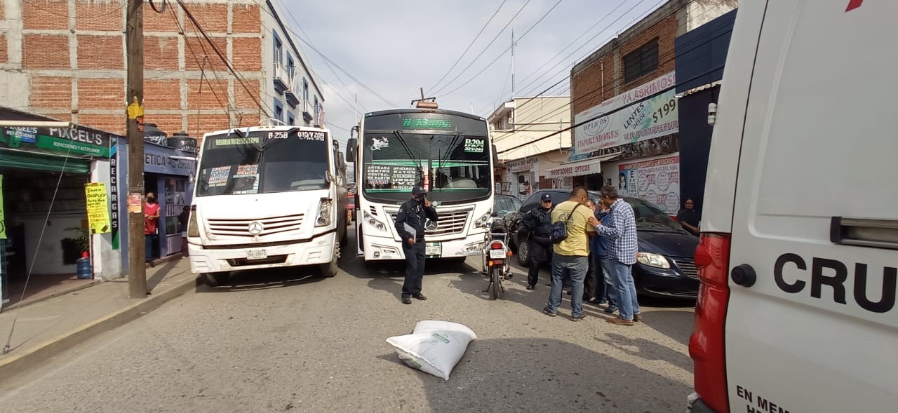 Embisten a motociclista sobre la calle de Valerio Trujano | El Imparcial de Oaxaca