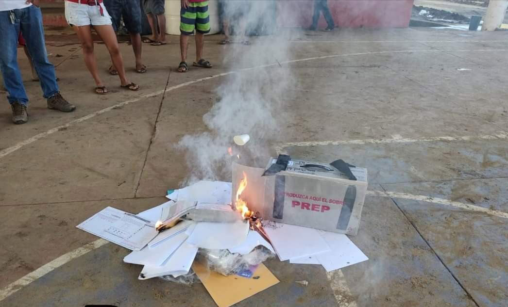 Zafarrancho en plenas elecciones en San Juan Guchicovi | El Imparcial de Oaxaca