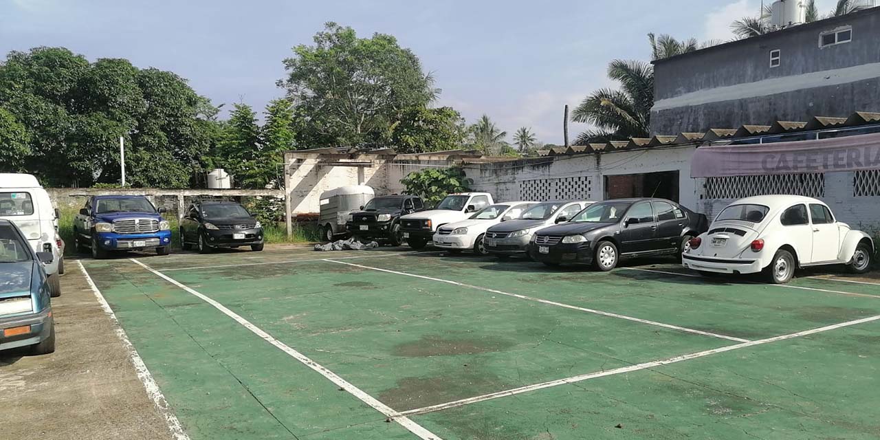 Desvalija vehículos en un estacionamiento público | El Imparcial de Oaxaca