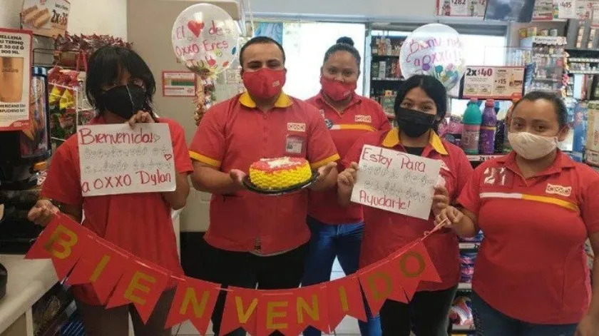 Se hace viral bienvenida a un joven sordo en su nuevo trabajo