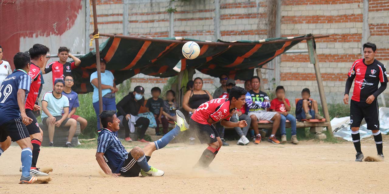 Chaos FC bicampeón en Liga de Futbol 7 | El Imparcial de Oaxaca