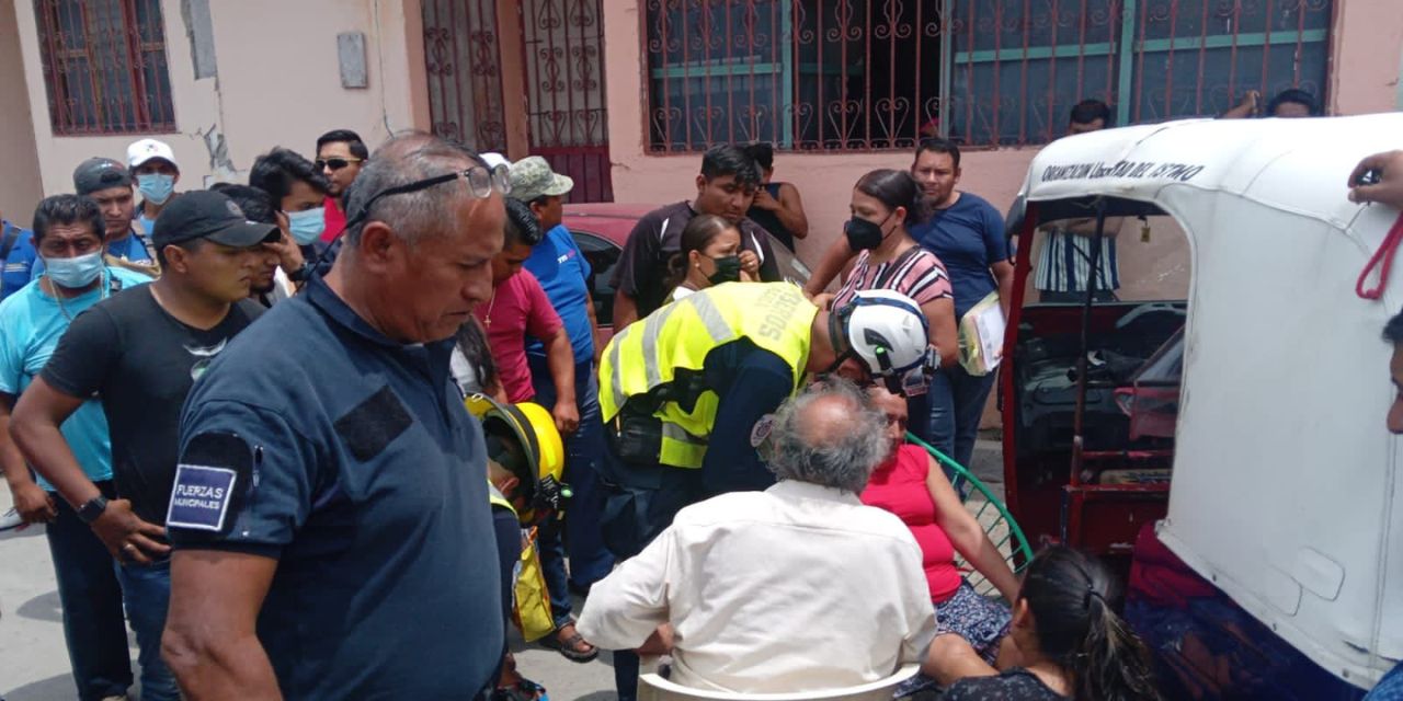 Aparatosa volcadura de mototaxi deja tres heridos | El Imparcial de Oaxaca