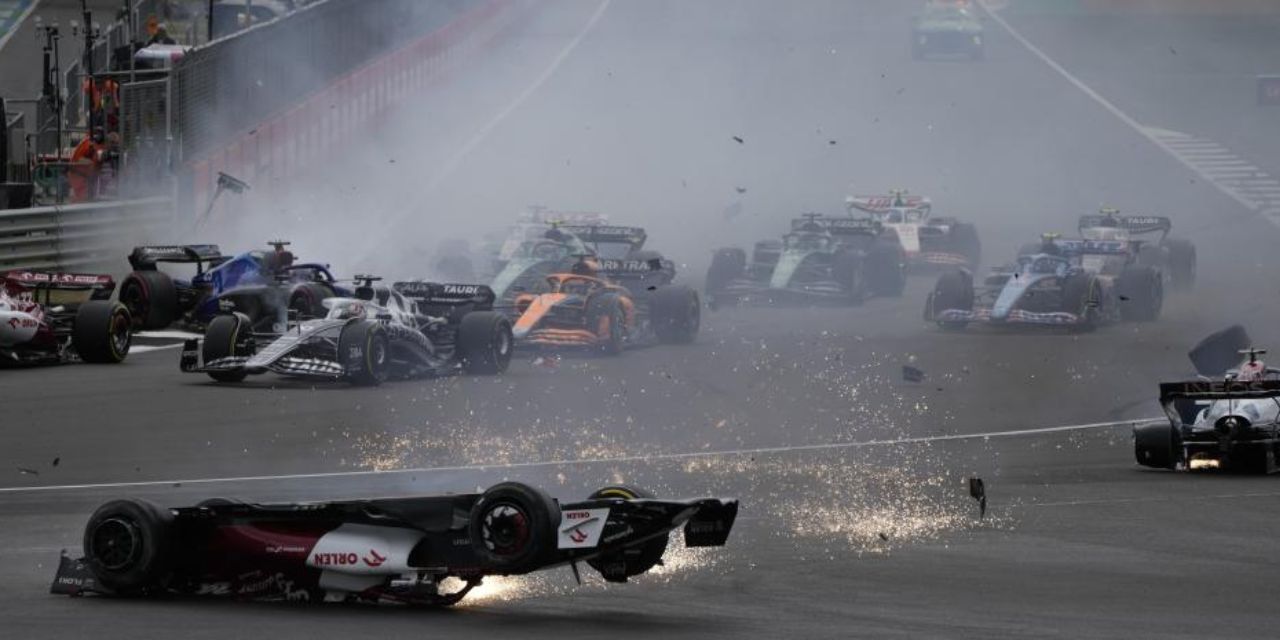 Impactante accidente de Guanyu Zhou en la salida de F1 | El Imparcial de Oaxaca