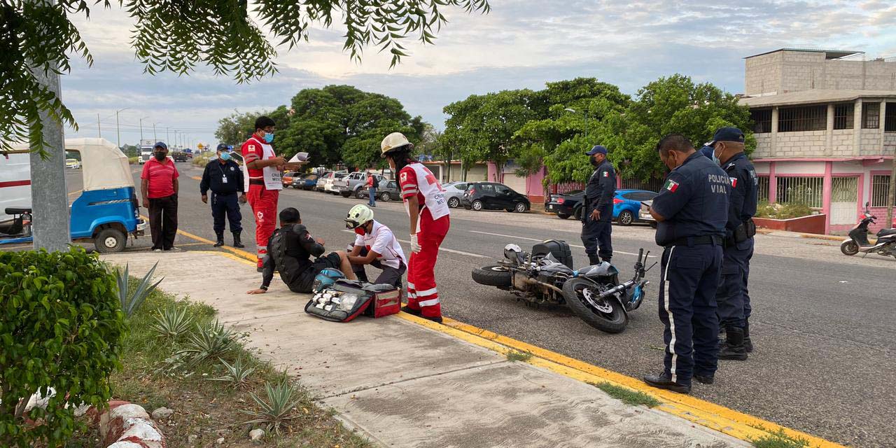 Fuerte impacto deja a un motociclista lesionado | El Imparcial de Oaxaca