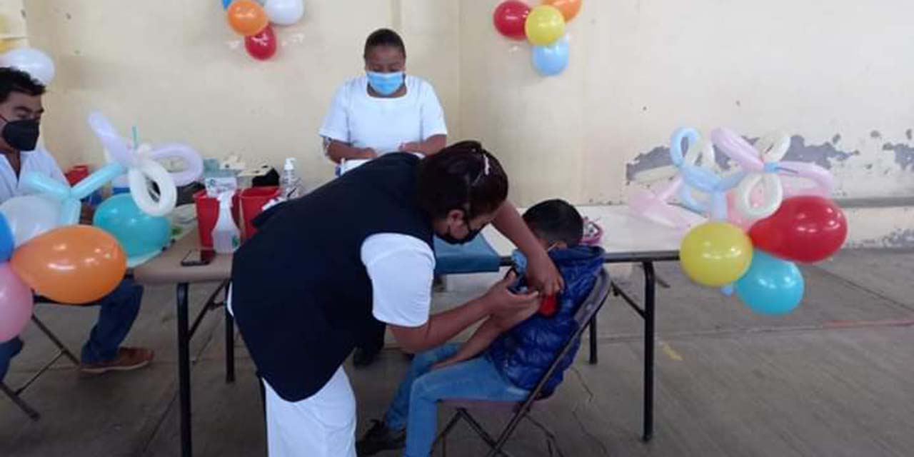 Continúa vacunación contra Covid-19 en menores de edad en la Mixteca | El Imparcial de Oaxaca