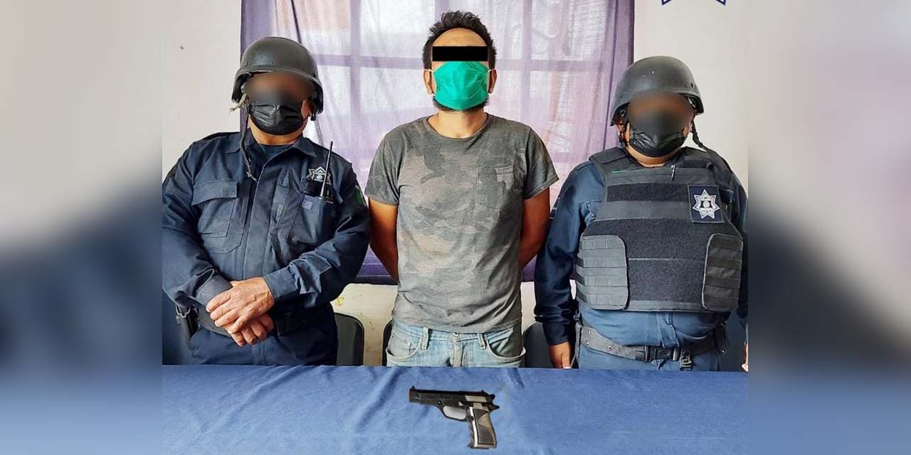 Amagaba a policías municipales con arma de plástico | El Imparcial de Oaxaca