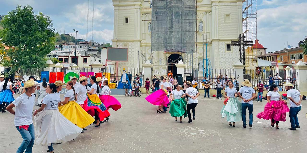 Se inconforman por quedar fuera de la Guelaguetza | El Imparcial de Oaxaca