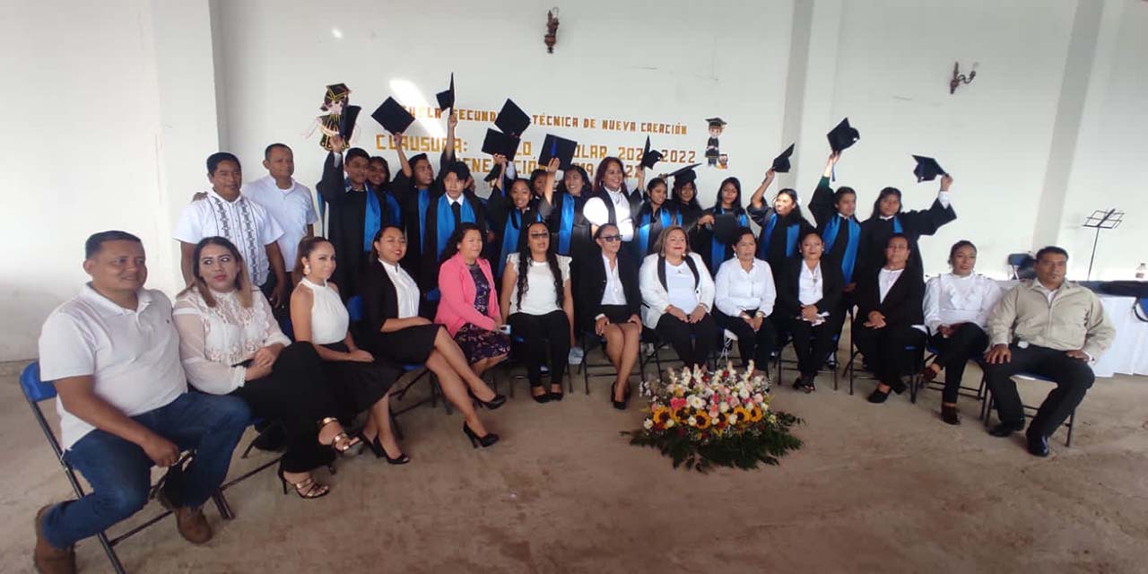Estudiantes concluyen su educación secundaria | El Imparcial de Oaxaca