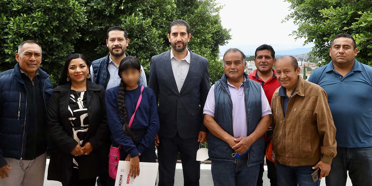 Entrega IEEPO reconocimiento a estudiante ganadora del Concurso Nacional de Oratoria | El Imparcial de Oaxaca