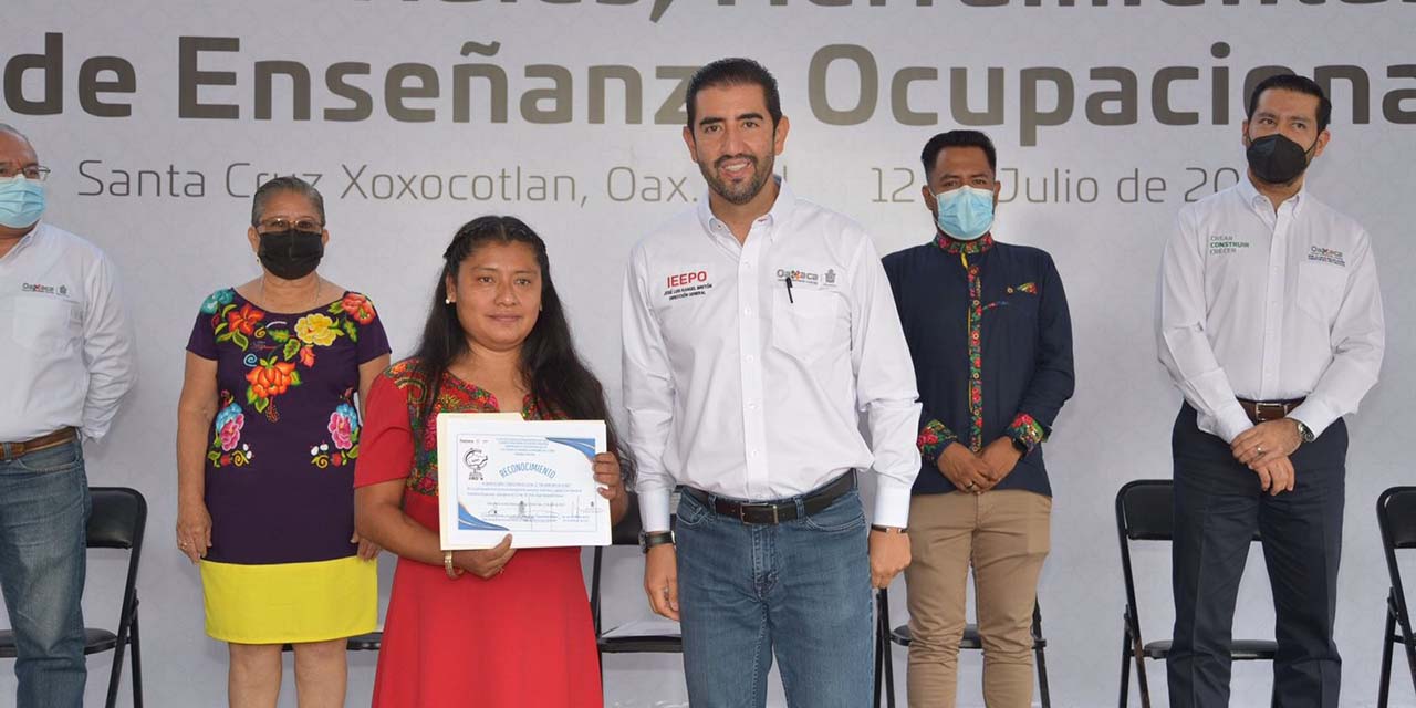 Entrega IEEPO materiales, herramientas y equipo de trabajo a 24 centros de enseñanza ocupacional | El Imparcial de Oaxaca