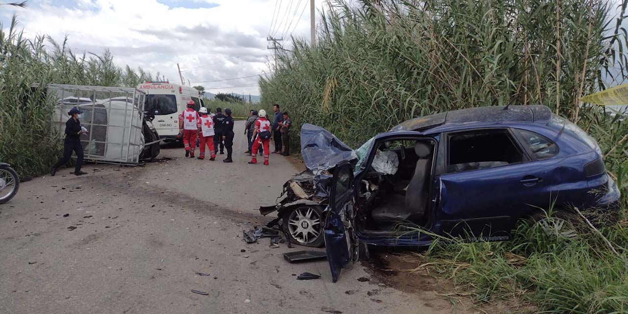 Aparatoso choque frontal deja tres lesionados de consideración | El Imparcial de Oaxaca