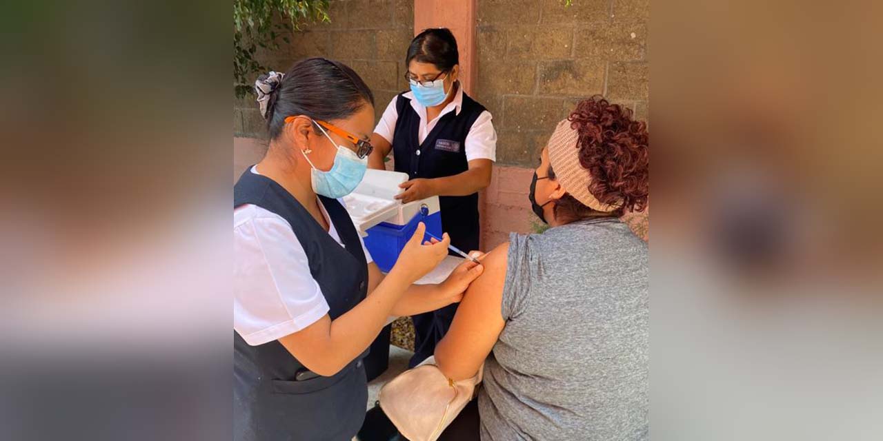 En Huajuapan aplican vacunas anticovid a mayores de 18 años | El Imparcial de Oaxaca