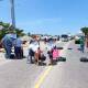 Directivos y padres de familia de 53 escuelas de Juchitán bloquean carretera