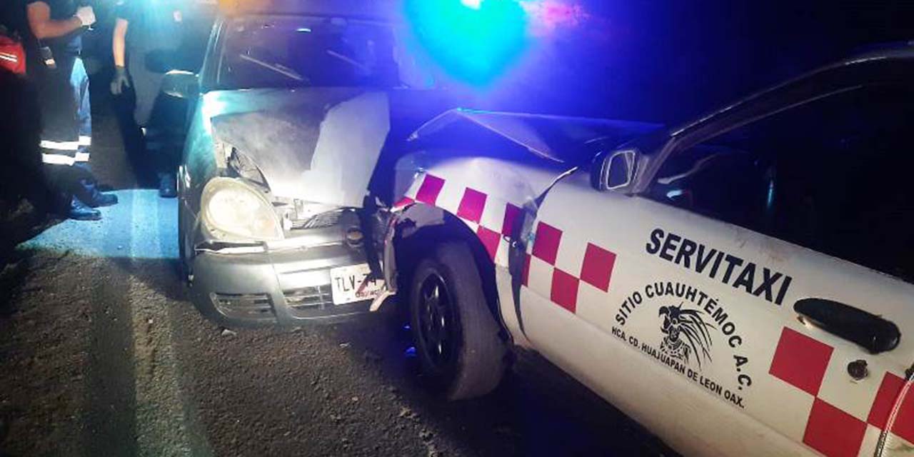 Choque de frente deja un lesionado y daños