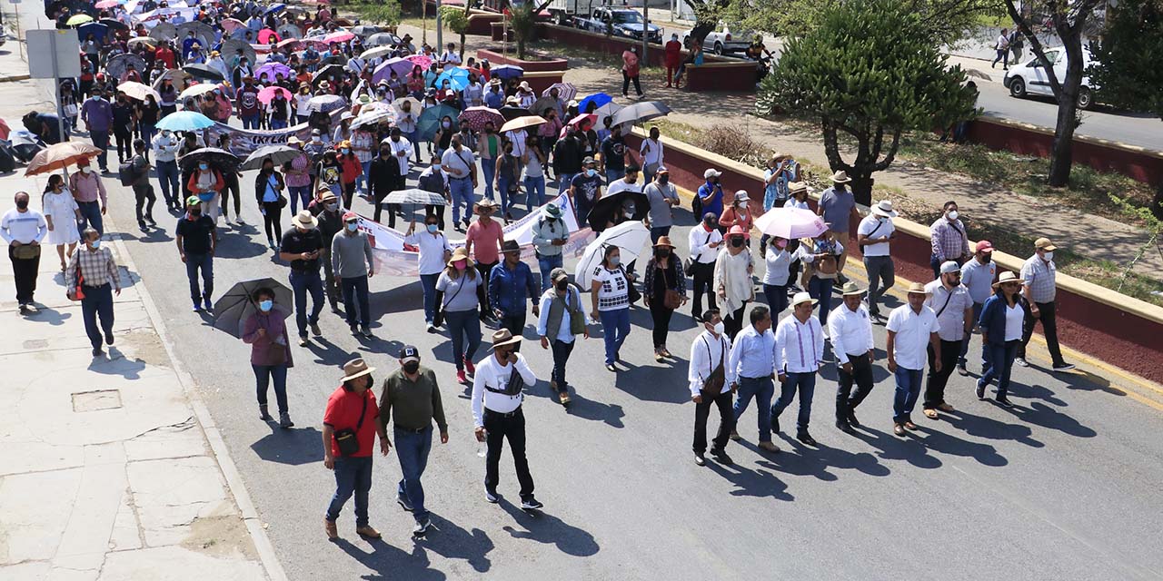 Marcha S-22 por enfrentamiento en perímetro del Guelaguetza | El Imparcial de Oaxaca