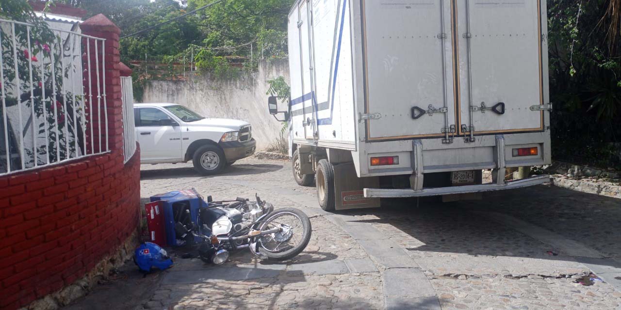 Camión de carga arrolla a repartidor de pizzas | El Imparcial de Oaxaca