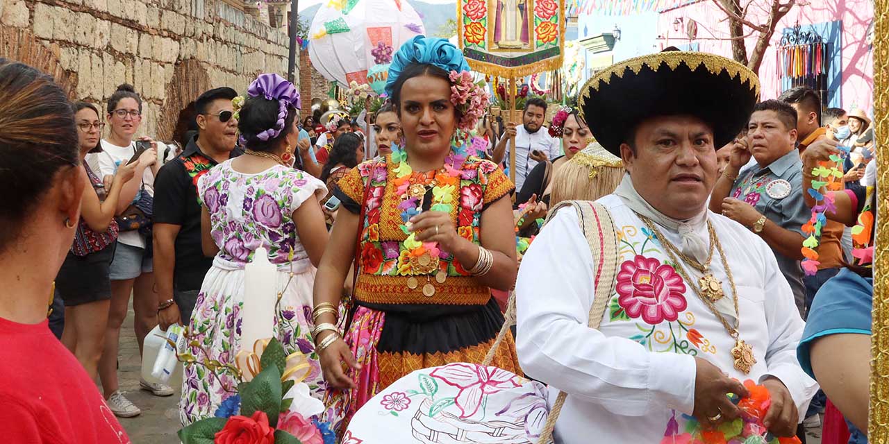 Recorre Calenda Muxe calles de la ciudad | El Imparcial de Oaxaca