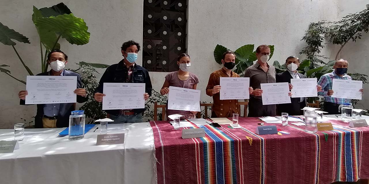 Proyectan antologías de Premios CaSa | El Imparcial de Oaxaca