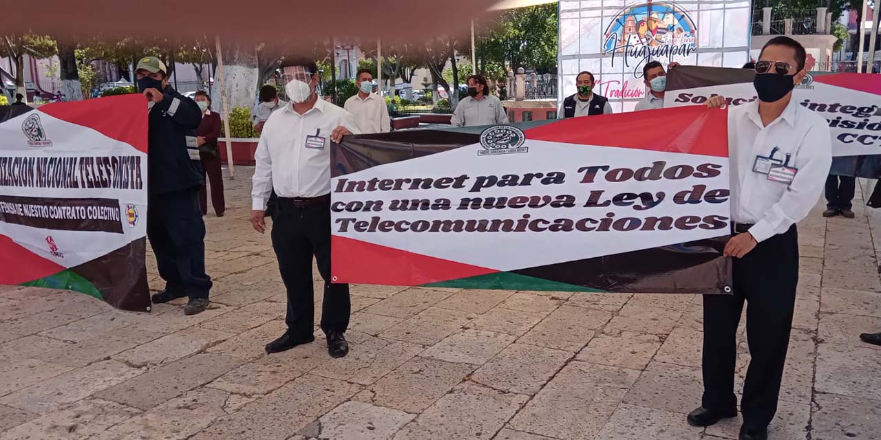 Sindicalizados de TELMEX protestan previo a estallamiento a Huelga | El Imparcial de Oaxaca