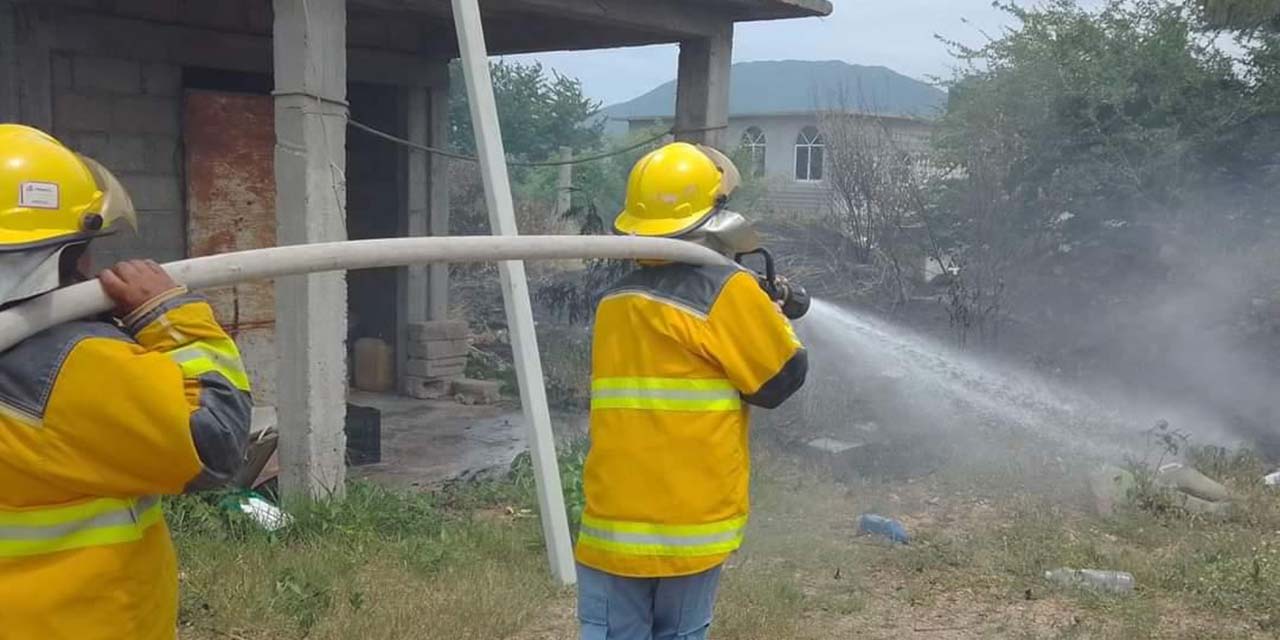 Bomberos combaten incendios en Salina Cruz | El Imparcial de Oaxaca