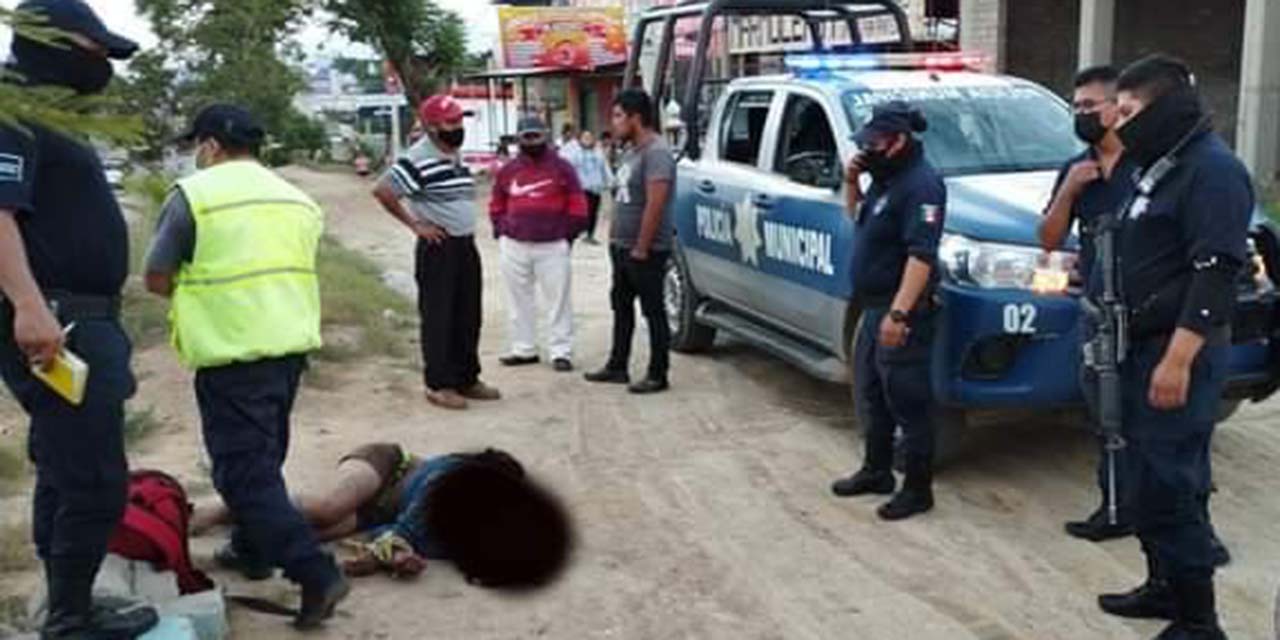 Paramédicos socorren a hombre golpeado | El Imparcial de Oaxaca