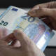 Sigue en declive: Nuevo mínimo del euro desde 2002; se cotiza en 1.02 dólares